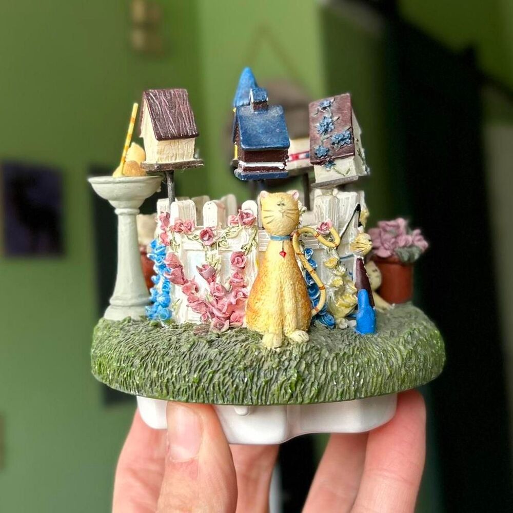 VTG Garden Cats Textured 3D Cottage Candle Topper Old Virginia Candle Company